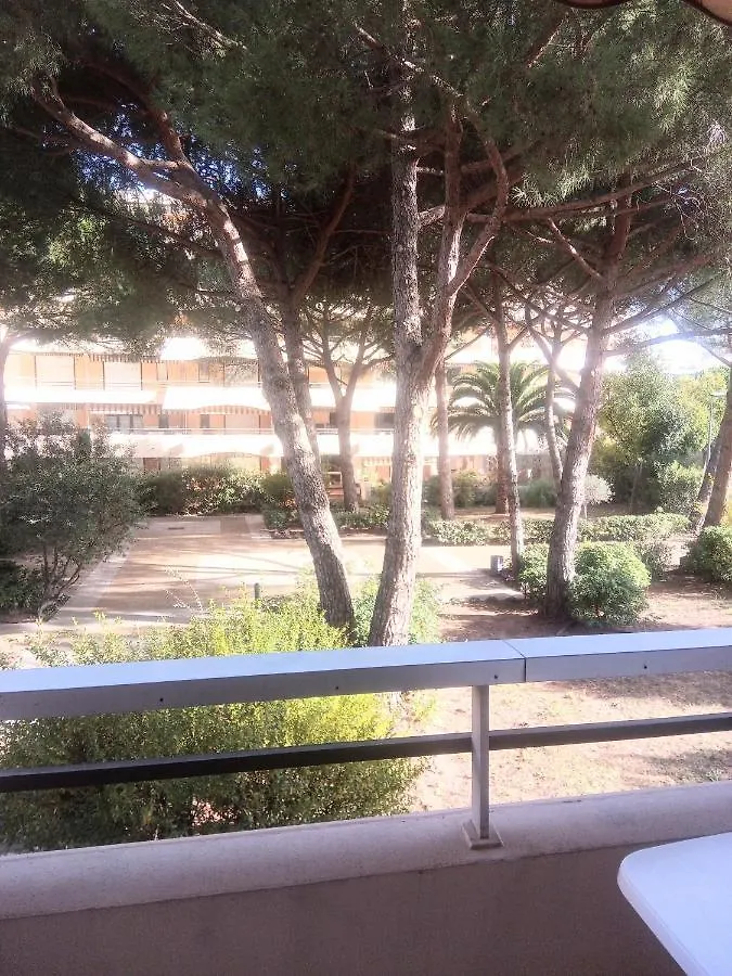 Frejus Plage, Appartement entier , piscine,parking,plage à 200m