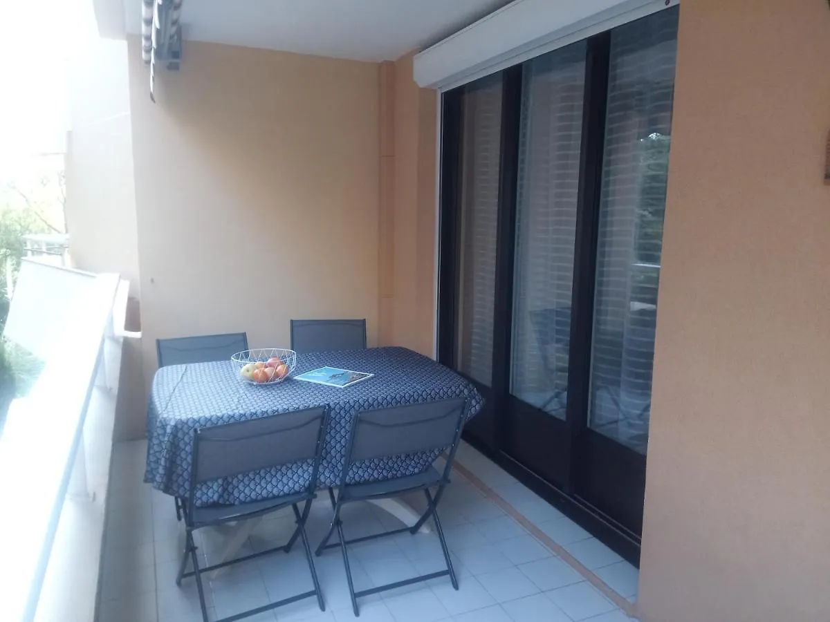 Frejus Plage, Appartement entier , piscine,parking,plage à 200m 0*,  France