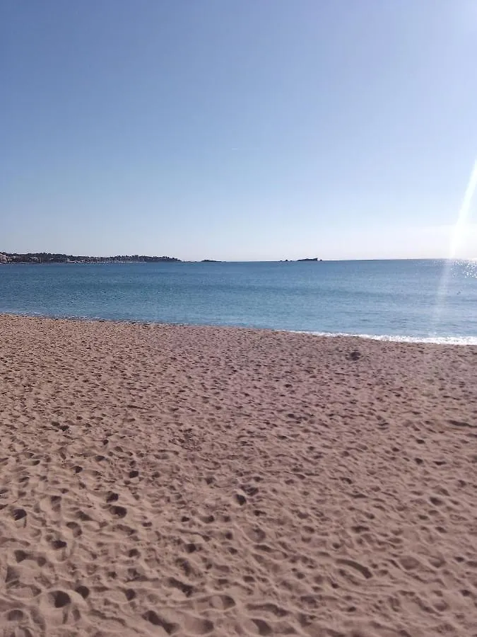 Frejus Plage, Appartement Entier , Piscine,Parking,Plage A 200M 0*,